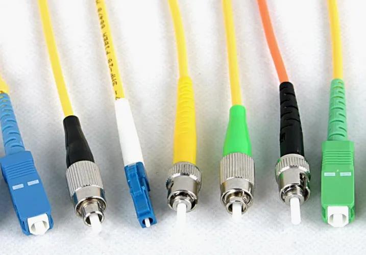 Diferencia entre puentes de fibra y latiguillos